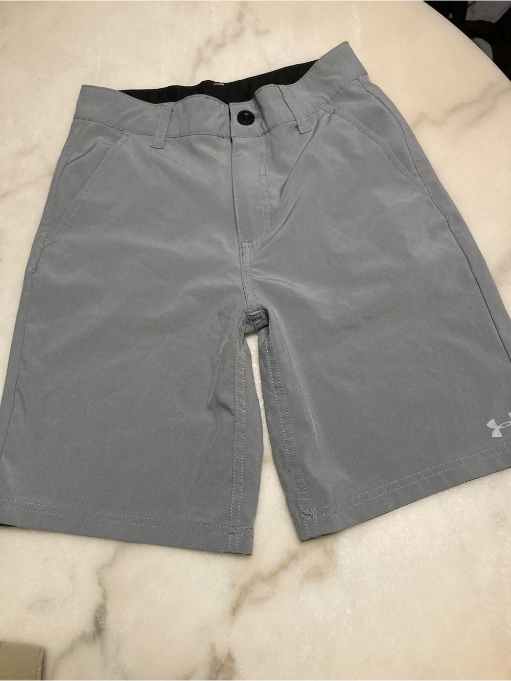 Under Armour Boys Shorts Gray Size Medium Dri Fit Dress Style Size 10
